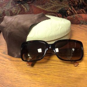 Coach Sunglasses HC8024 L900 Delphine